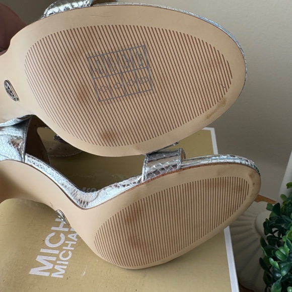 Michael Kors Giselle Sandal Metallic Leather - Picture 10 of 12